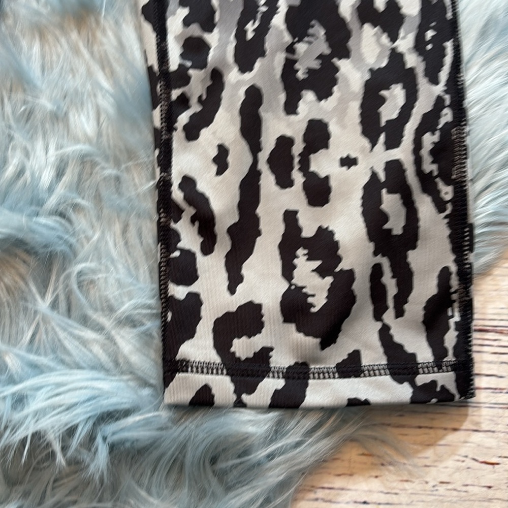 Zella Grey Black Leopard Print Capri Leggings sz S - Picture 4 of 6